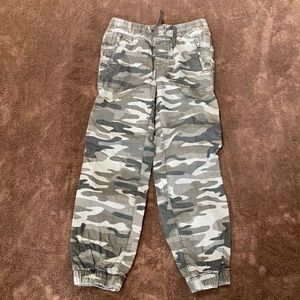 GAP boys camo jogger pants